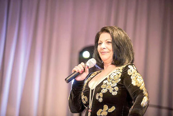 
    Elena Cârstea  a cântat pe  1 Decembrie în  oraşul Southfield,  din SUA  