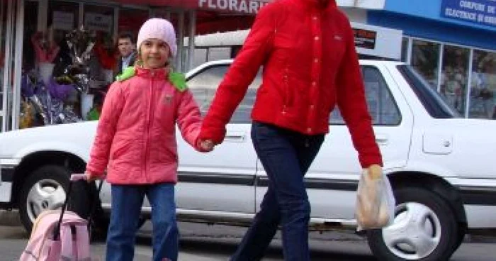 Piteşti: Ghiozdanul, înlocuit de troller