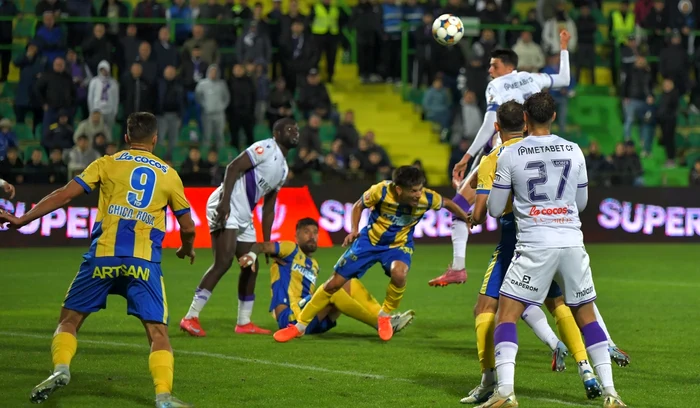 Petrolul Ploiești (galben) a reușit abia a doua victorie din campionat (FOTO: Sportpictures)