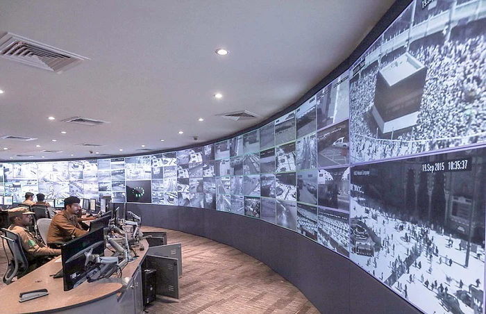 5.000 de camere video şi 100.000 de agenţi de pază i-au primit ieri pe cei 3.000.000 de peleriniFoto: AP