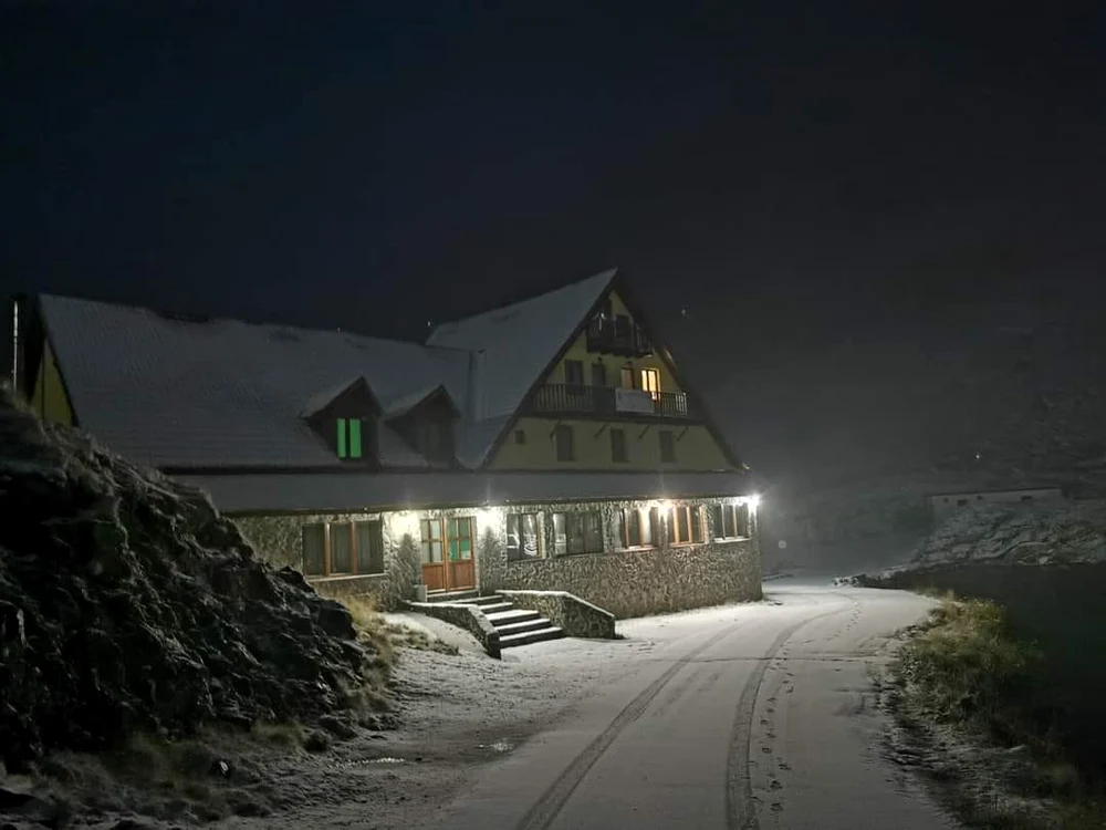 Cabana Salvamont Cota 2000 Transfagarasan FOTO Facebook/Toma Cristian