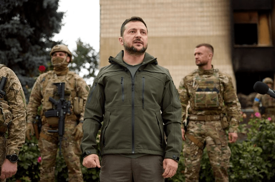 Șeful echipei de securitate a lui Zelenski, acuzat că ar fi sosia președintelui ucrainean, a devenit un sex-simbol pe Tik Tok