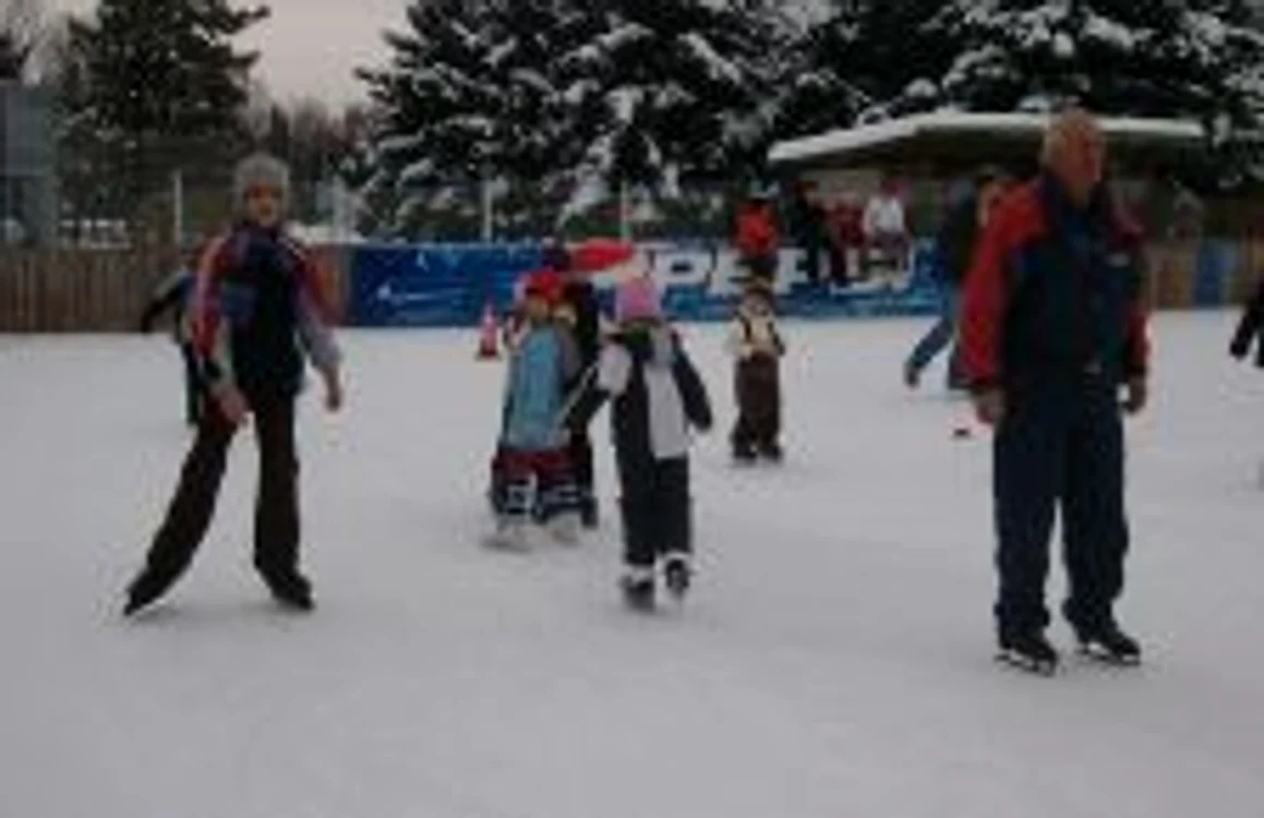 Lucian Mihăescu poate fi găsit, zilnic, pe gheaţă, de la ora 18.00, la Patinoarul "Olimpia" din Ploieşti