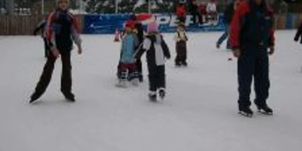 Lucian Mihăescu poate fi găsit, zilnic, pe gheaţă, de la ora 18.00, la Patinoarul "Olimpia" din Ploieşti