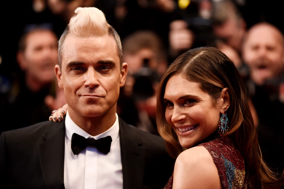 
    Tăticul Robbie Williams arată mâinile tuturor membrilor din familia sa lărgităFoto: Instagram  