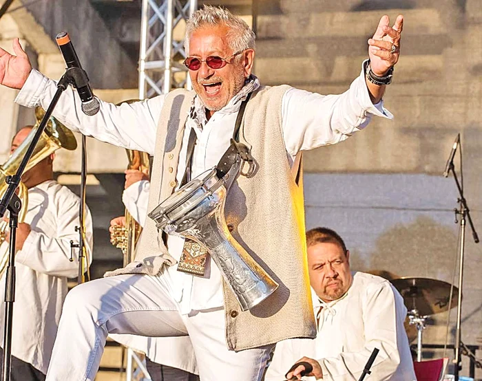 Ovidiu Lipan este ca un titirez pe scenă. Are agenda plină de concerte, în 2019, atât în ţară, cât şi în străinătate