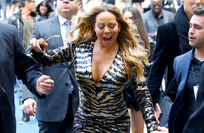 
    Mariah Carey a suferit un accident vestimentar în fața camerelor de filmatfoto: Hepta  