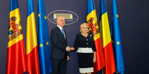 Pavel Filip si Viorica Dancila gov.md