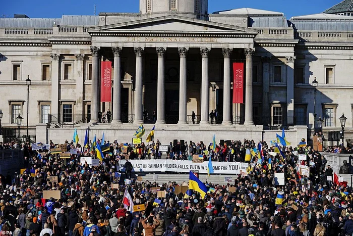 Manifestaţie în Trafalgar Square Londra pentru a denunţa invazia rusă a Ucrainei  Foto twitter StandWithUkraine