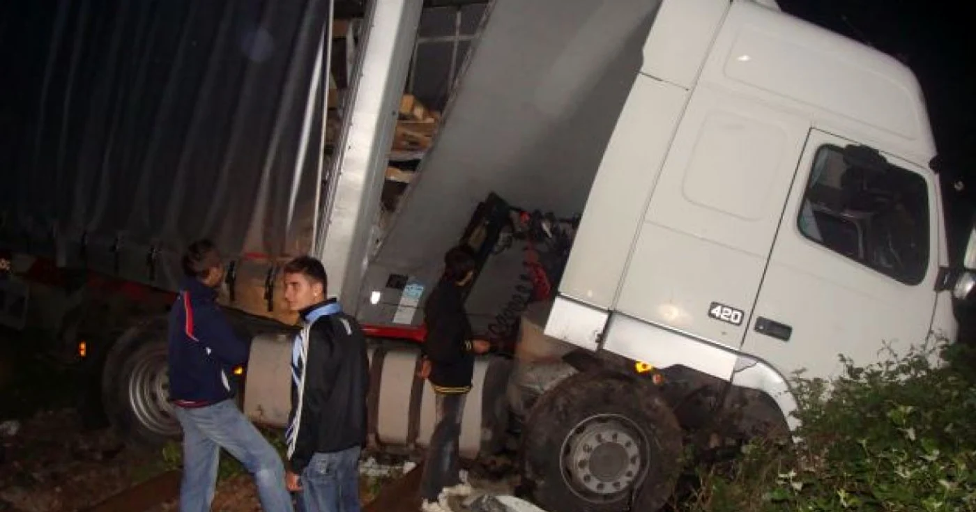 Şoferul a declarat că incidentul a fost provocat de explozia unei roţi