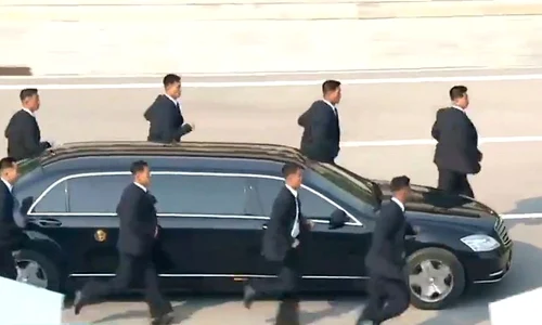 Liderul nord coreean trece frontiera dintre cele două Corei jpeg