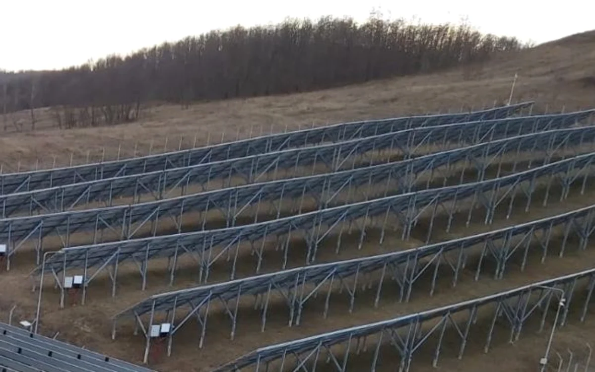 Parcul fotovoltaic din Bustuchin a început să funcţioneze