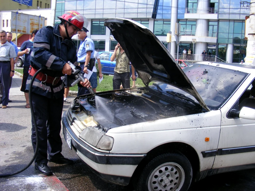 Incendiul a fost stins de pompierii din Scorniceşti (foto arhiva)