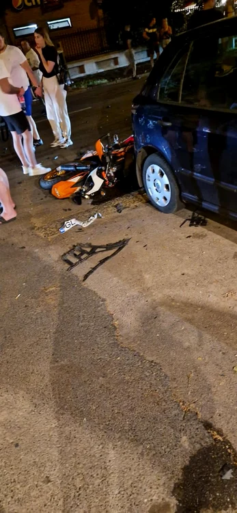 Motociclistul a fost rănit grav în urma accidentului rutier FOTO GSDG