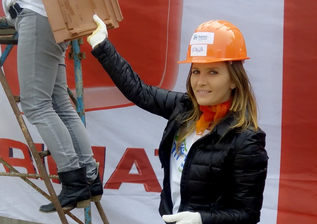 Ioana Maria Moldovan a dat o mână de ajutor la construirea unei caseFoto: Arhiva personală