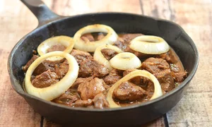 pulpa de porc cu ceapa la tigaie jpeg