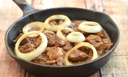 pulpa de porc cu ceapa la tigaie jpeg
