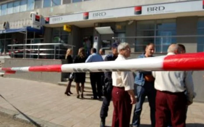 Galaţi: Jaf armat la filiala BRD din Galaţi (GALERIE FOTO)