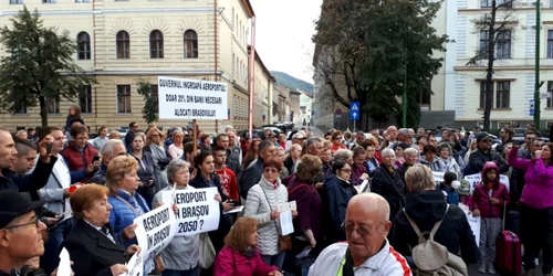 Braşovenii au ieşit în stradă pentru a cere un Aeroport la poalele Tâmpei