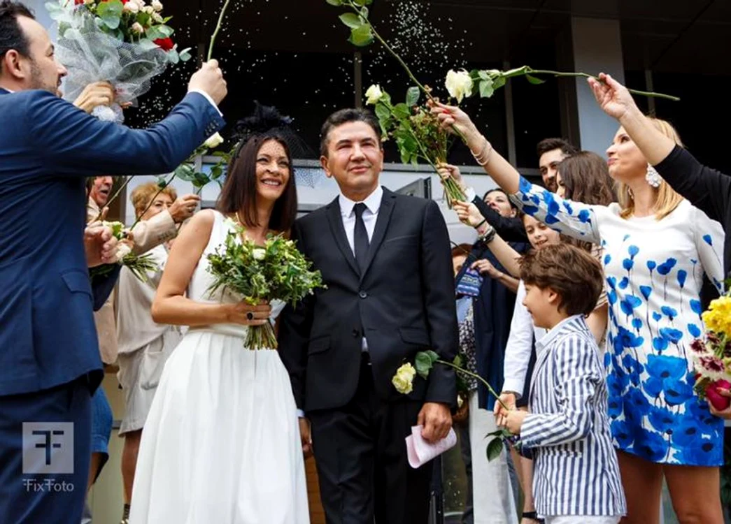 
    Andreea Berecleanu şi Constantin Stan, alături de naşii Ileana şi Cătălin Badiufoto: arhiva personală  