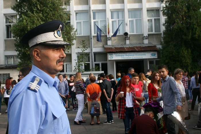 Forţele de ordine prezente la începerea anului şcolar FOTO IJJ Mehedinţi