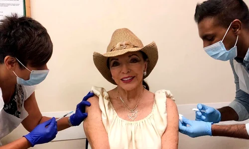 9 joan collins s a vaccinat la 88 de ani 1 jpg jpeg