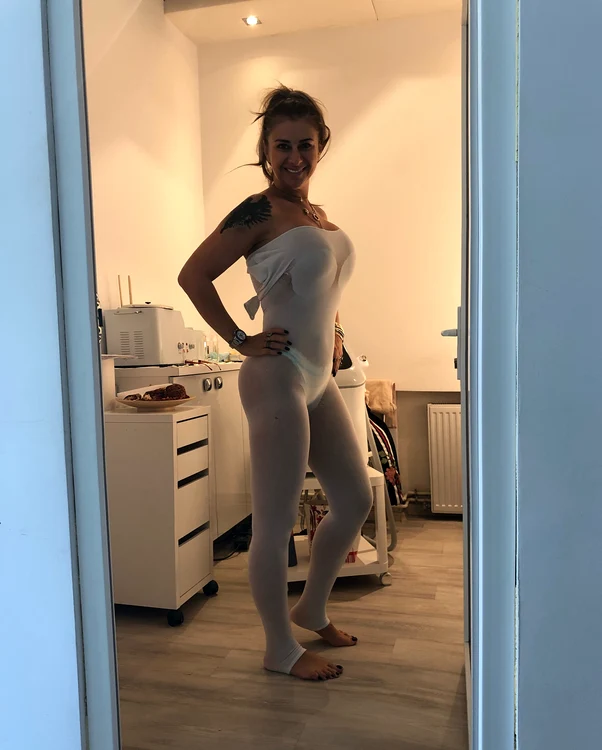 Anamaria Prodan, îmbrăcată în costumul de slăbit