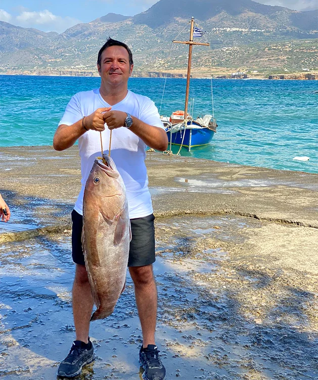 Buzdu a fost la pescuit cu prietenii greci