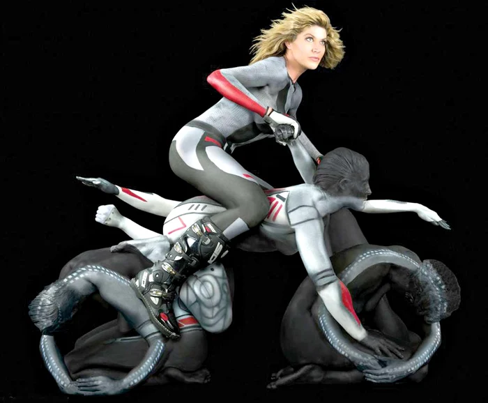 
    Creaţia îi  aparţine  fotografei  americane  Trina Merry  