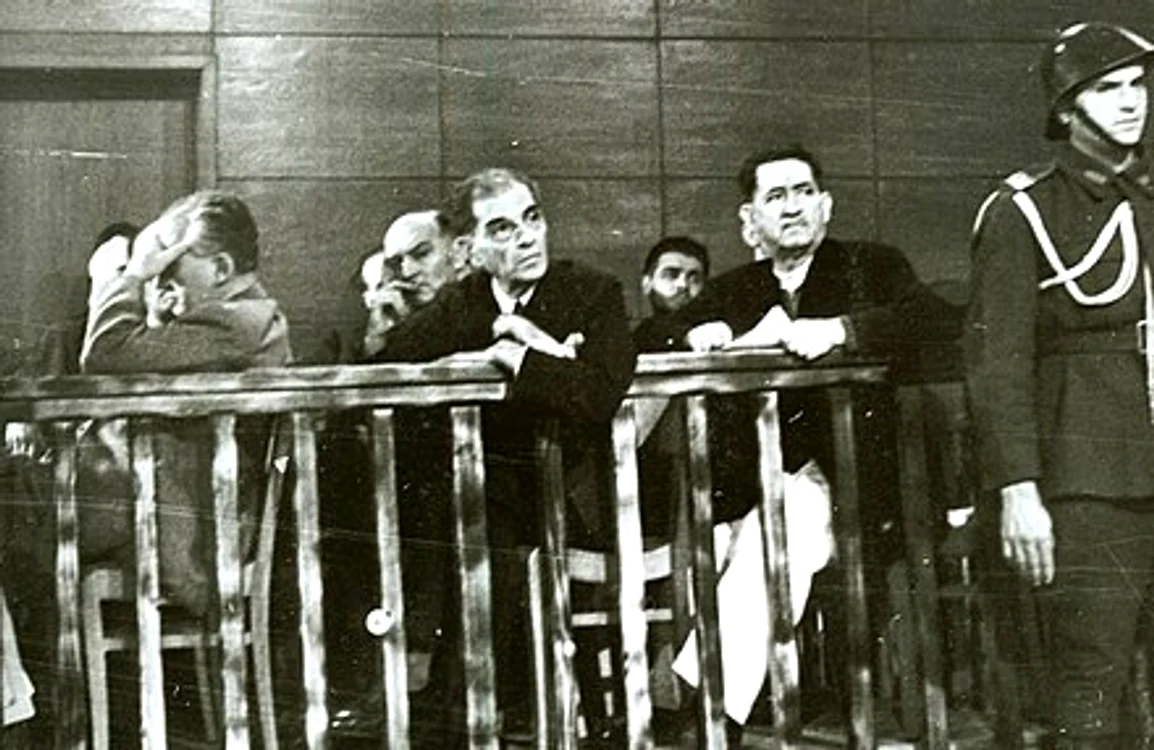 Ion Mihalache (dreapta) la procesul său din 1947. FOTO Wikipedia