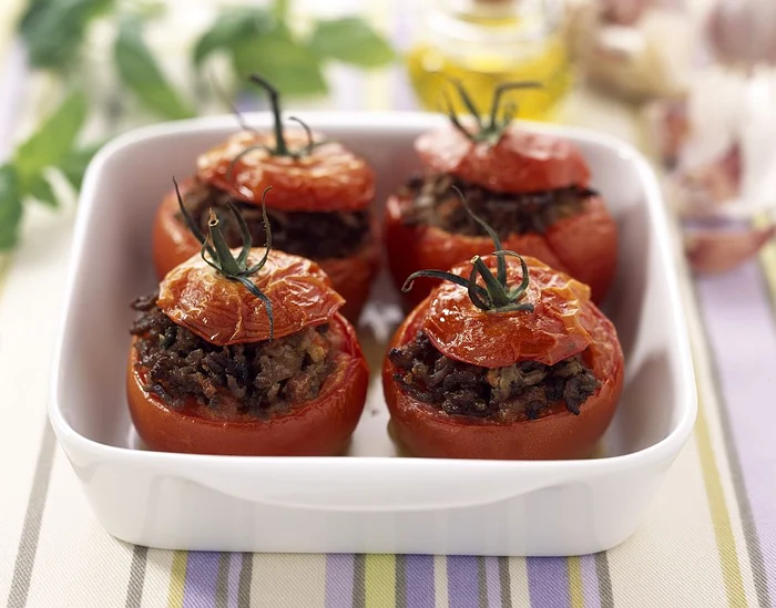 rosii umplute cu carne tocata jpeg