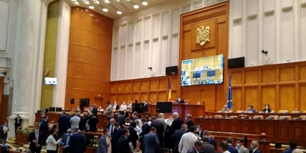 Distantare sociala Parlament FOTO Florina Presada