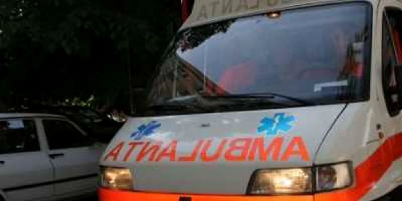 Ambulanţa a ajuns la faţa locului (foto arhivă)