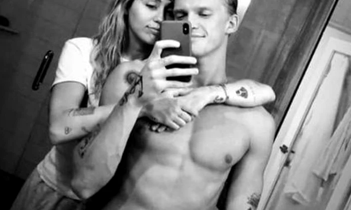 4 miley cyrus si cody simpson despartiti 2 jpg jpeg