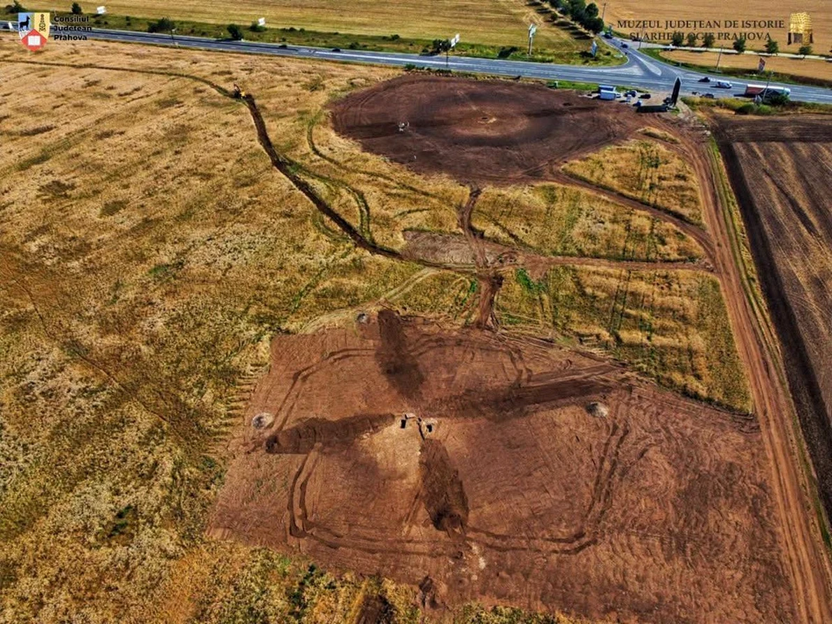 Cercetări arheologice la tumulii din Băicoi (© Muzeul Județean de Istorie și Arheologie Prahova)
