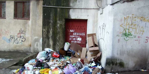 Primăria va închiria utilaje pentru ridicarea gunoiului
