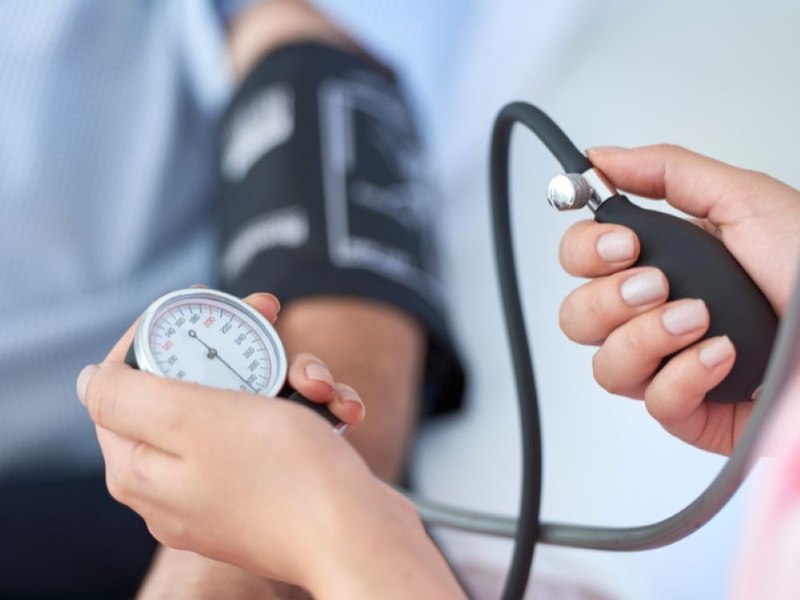 Urmezi o dietă pentru hipertensiune? Iată care sunt inamicii tăi ascunși!