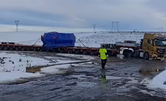 VIDEO Gigantul chinezesc de 3.300 de tone, care va străpunge Carpații și va fora cel mai lung tunel al Autostrăzii Sibiu-Pitești, a ajuns în România