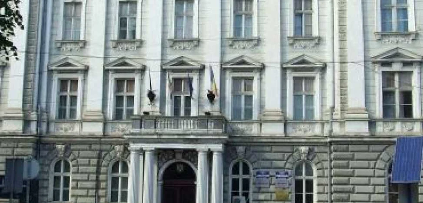 Satu Mare: Săracii notari bogaţi – Revista presei locale