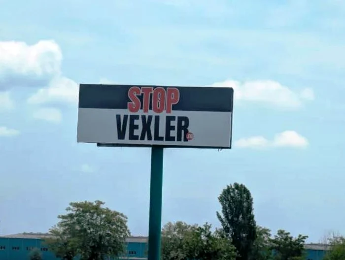 Panouri cu mesajul Spot Vexler montate pe DN1