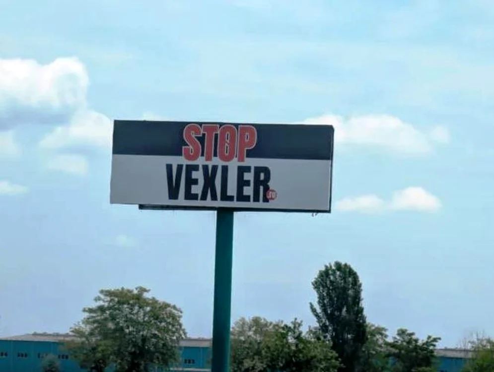 Panouri cu mesajul Spot Vexler montate pe DN1