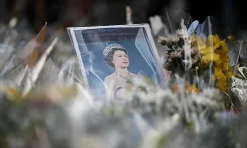 Regina plânsă la Hong Kong (5) jpg