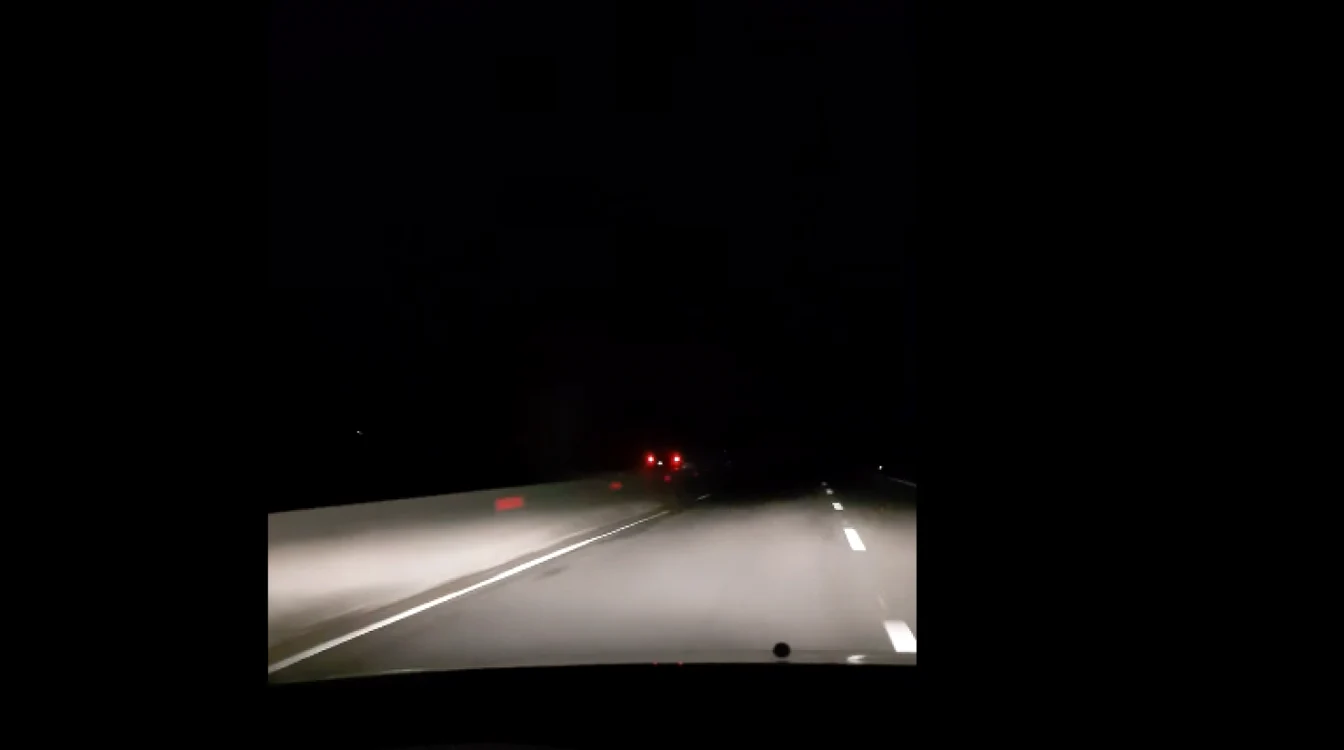 Maşina care a circulat pe DN1, pe contrasens, a fost filmată de un alt şofer FOTO captură video