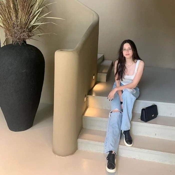 
    Violeta este acum o adolescentă superbăFoto: arhivă personală  