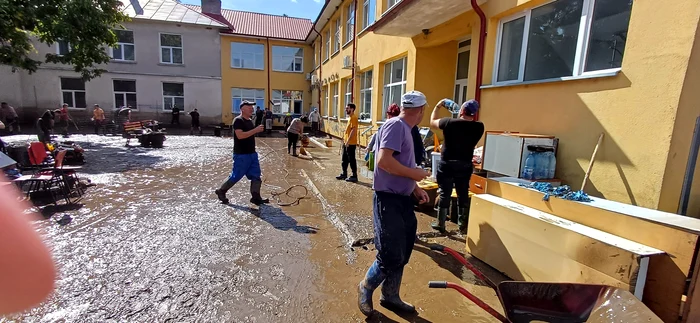 scoala inundatii