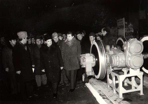 Vizita de lucru a lui Nicolae Ceauşescu la întreprinderea bucureşteană „23 August” (© „Fototeca online a comunismului românesc”, cota: 9/1979)