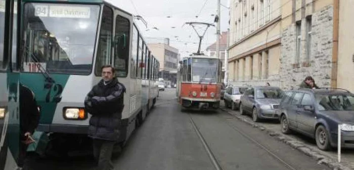 Cluj: Rănită grav după ce a fost lovită de un tramvai