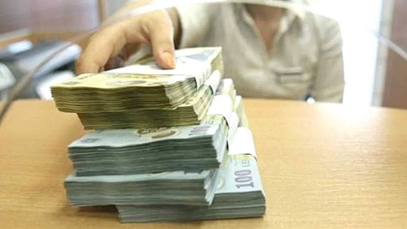 Credite la bancă, o povară pentru mulți români FOTO: Arhivă