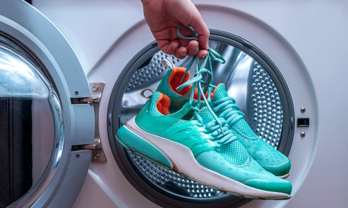 curatare incaltaminte   masina de spalat   shutterstock 1464836456 jpg