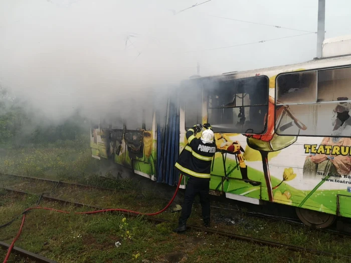 tramvai în flăcări craiova